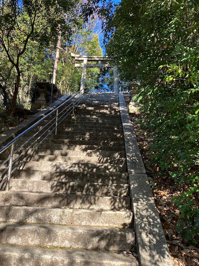 蝉丸神社石段
