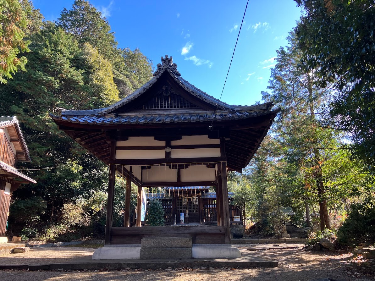 蝉丸神社神楽殿